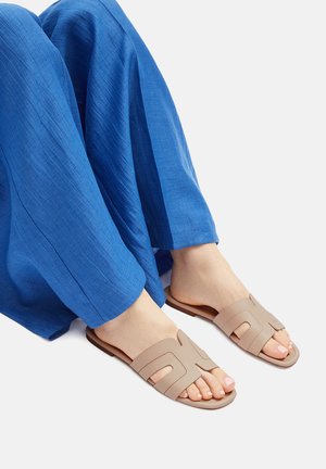 Jenny - Klapki płaskie