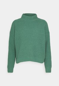 Pull en maille verte à col montant, coupe courte, tissu texturé, épaules tombantes, avec poignets et ourlet côtelés.
