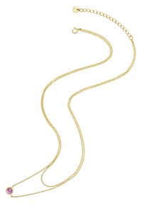 Guldhalsband med en böjd design, prytt med en enda rund lila ädelsten i en cirkulär fattning. Texturerade länkar ger flexibilitet.