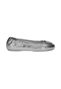 Silberne Ballerinas mit metallischem Finish, runder Zehenpartie und dekorativem Zubehör an der Vorderseite. Glatte Textur, flache Sohle.