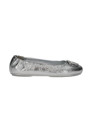 Silberne Ballerinas mit metallischem Finish, runder Zehenpartie und dekorativem Zubehör an der Vorderseite. Glatte Textur, flache Sohle.