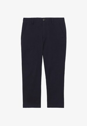 Námornícky modré krátke nohavice s prednými vreckami, zapínaním na gombík a zips a s opaskovými slučkami, zobrazené na bielom pozadí.