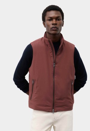 Marks & Spencer, PERFORMANCE WADDED GILET - Chaleco - chestnut