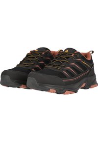 Schwarze Sportschuhe mit einem Mesh- und Gummidesign, ausgestattet mit orangefarbenen Akzenten und Schnürsenkeln. Die Sohle bietet Halt für den Einsatz im Freien.