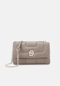 Unselected, medium brown