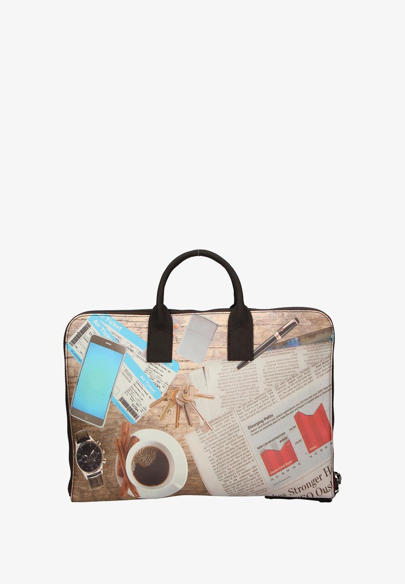 Laptoptas met een gemusterde oppervlakte featuring een koffiekop, krant, telefoon en sleutels. Zwarte handvatten en ritsafsluiting. Rechthoekige vorm.