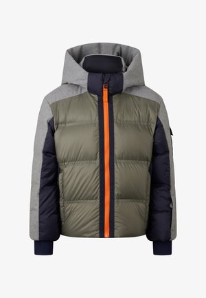 Pružená bunda v olivově zelené, námořnické a šedé barvě. Má šedou kapuci, oranžový zip a žebrované manžety. Texturovaná tkanina s horizontálním švem.