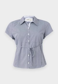 Kortermet bluse med krage i marineblått og hvitt gingham-mønster, med innsvingt midje og snorjustering, med knappestolpe foran.