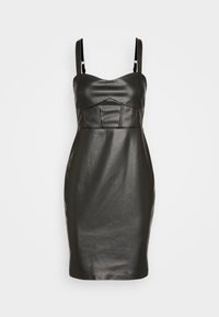 Robe en similicuir noir avec une silhouette ajustée, un décolleté en cœur et des bretelles réglables. Caractéristiques des panneaux décoratifs sur le corsage.