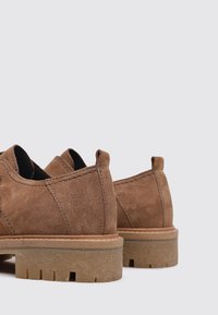 Sandra Fontán VEGA - Zapatos sin cordones - brown