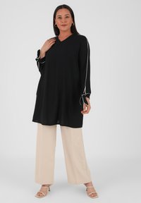 Modanisa PLUS SIZE ALIA - Tunic - black