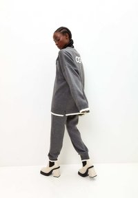 Cesare Gaspari OVERSIZED JOGGER SET  - Spodnie treningowe