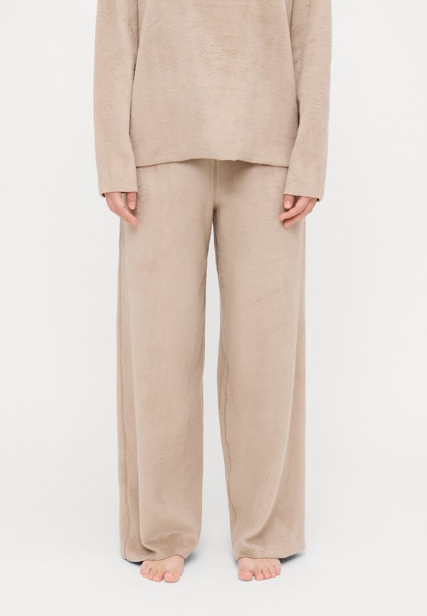 REVERSIBLE PLUSH - Pyjama bottoms - toffee