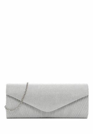 Sølv tekstureret clutch med trekantet klap og en tynd sølvkæde, designet til formelt eller aftenbrug.