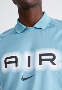 Nike Sportswear AIR - Polo majica - denim turq/glacier blue/white