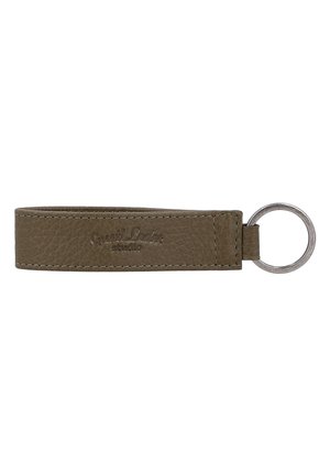 Braunes, strukturiertes Leder-Schlüsselband mit sichtbaren Nähten und einem Metall-Schlüsselring an einem Ende.