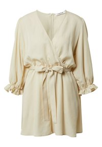 Vestido envolvente de color crema hecho de una tela suave, con un escote en forma de V profundo, mangas largas abullonadas con puños con volantes y un cinturón a juego en la cintura.