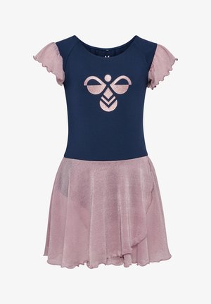 Marineblauwe jurk met roze glitterend bij-embleem, vliegende mouwen en een gelaagde glinsterende roze rok.