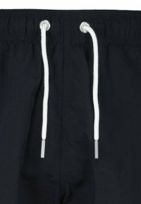 Zwarte zwembroek met een trekkoord in de taille met een wit koord en zilveren metalen uiteinden, gladde stof en een elastische taille.