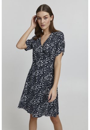 Navykleid mit weißem abstraktem Muster, kurzen Ärmeln, V-Ausschnitt und A-Linien-Silhouette, aus leichtem, fließendem Stoff gefertigt.