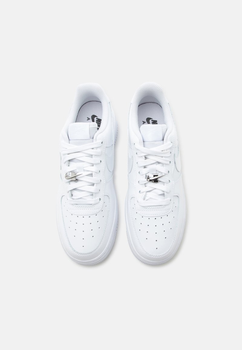 Nike Sportswear AIR FORCE 1 07 SE - Tenisky - white