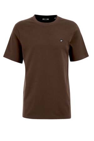 Brązowy t-shirt z krótkim rękawem i okrągłym dekoltem, z małym białym logo ptaka na lewej piersi oraz klasycznym krojem.