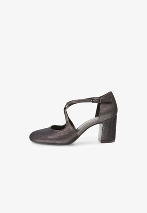 Hakschoen met een zwarte metallic afwerking, uitgesneden ontwerp, verstelbare enkelband en een vierkante neus. Voorzien van een chunky hak voor stabiliteit.