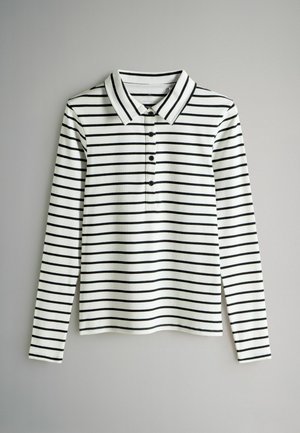 Langærmet polo-shirt i hvid med sorte vandrette striber, med krave, fem sorte knapper og ribbet stofstruktur.