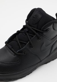 Nike Sportswear NIKE MANOA LTR (TD) - Höga sneakers - black