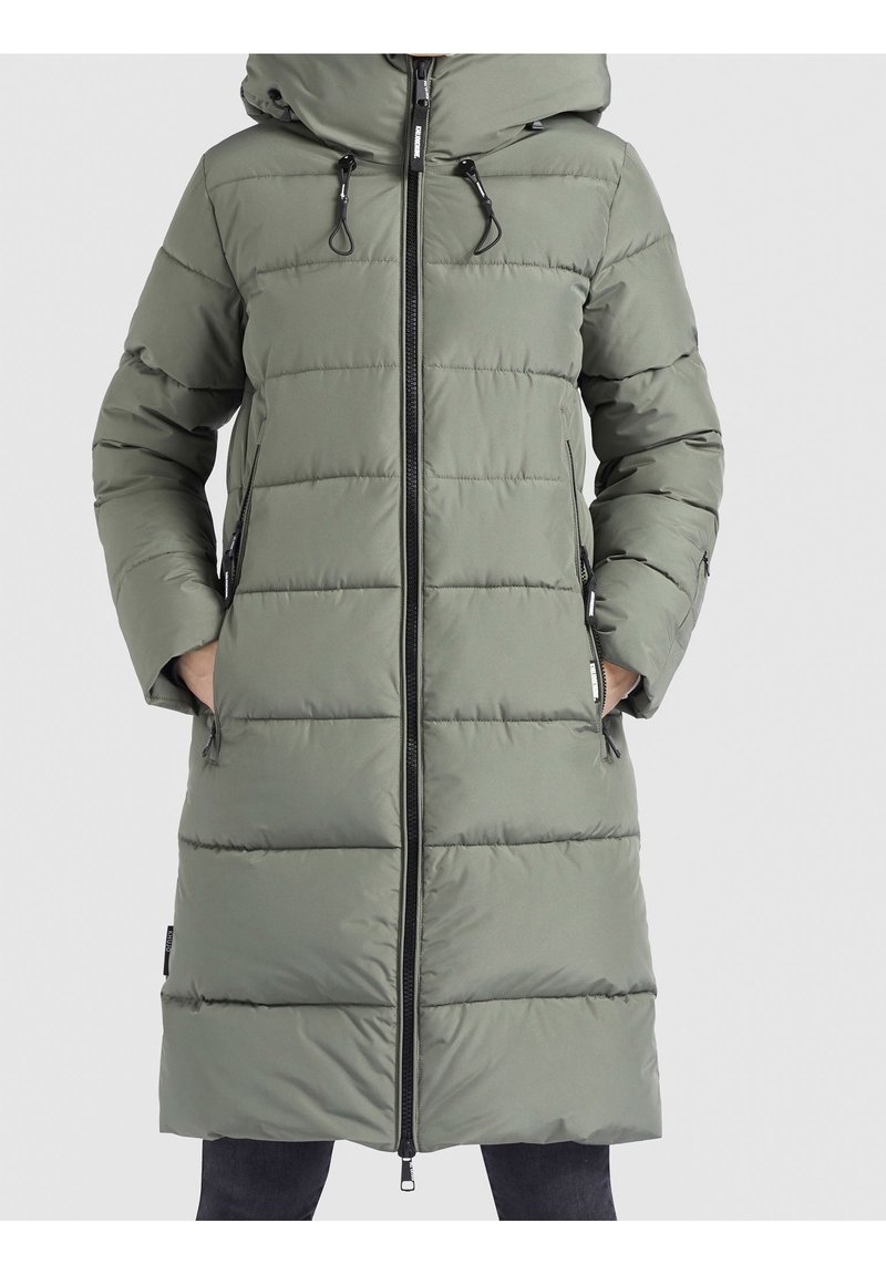 Puffy green long coat with a hood, horizontal stitching, zip closure, and side pockets. Textured fabric with adjustable drawstrings.