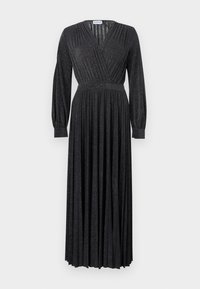 Μακρύ μαύρο φόρεμα με V-λαιμόκοψη, μακριά μανίκια, πλισέ φούστα και υφή με λαμπερό φινίρισμα, με εφαρμοστό μέσο και φαρδιά μανσέτα.