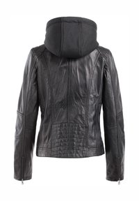 Schwarze Lederjacke mit gestepptem Muster, ausgestattet mit einer Kapuze und Reißverschlüssen an den Ärmeln. Die Rückansicht zeigt die Nähte im Detail.