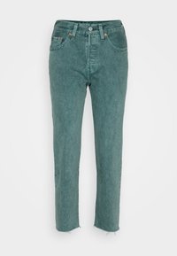 Jeans de mezclilla teal de talle alto y pierna recta con dobladillos deshilachados, botón frontal, cremallera, pasadores para cinturón y diseño de cinco bolsillos.
