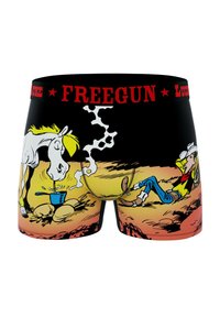 Caleçons de boxe avec une ceinture noire portant "FREEGUN" en rouge. Design coloré de dessin animé d'un cheval et d'un cow-boy sur un fond dégradé jaune-rouge.