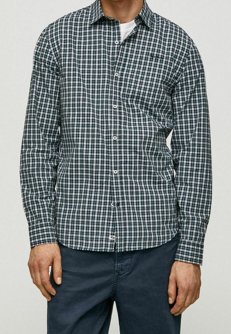 Camicia a maniche lunghe con bottoni in fantasia a quadri verde e bianco, in tessuto di cotone, con colletto classico e bottoni in contrasto.