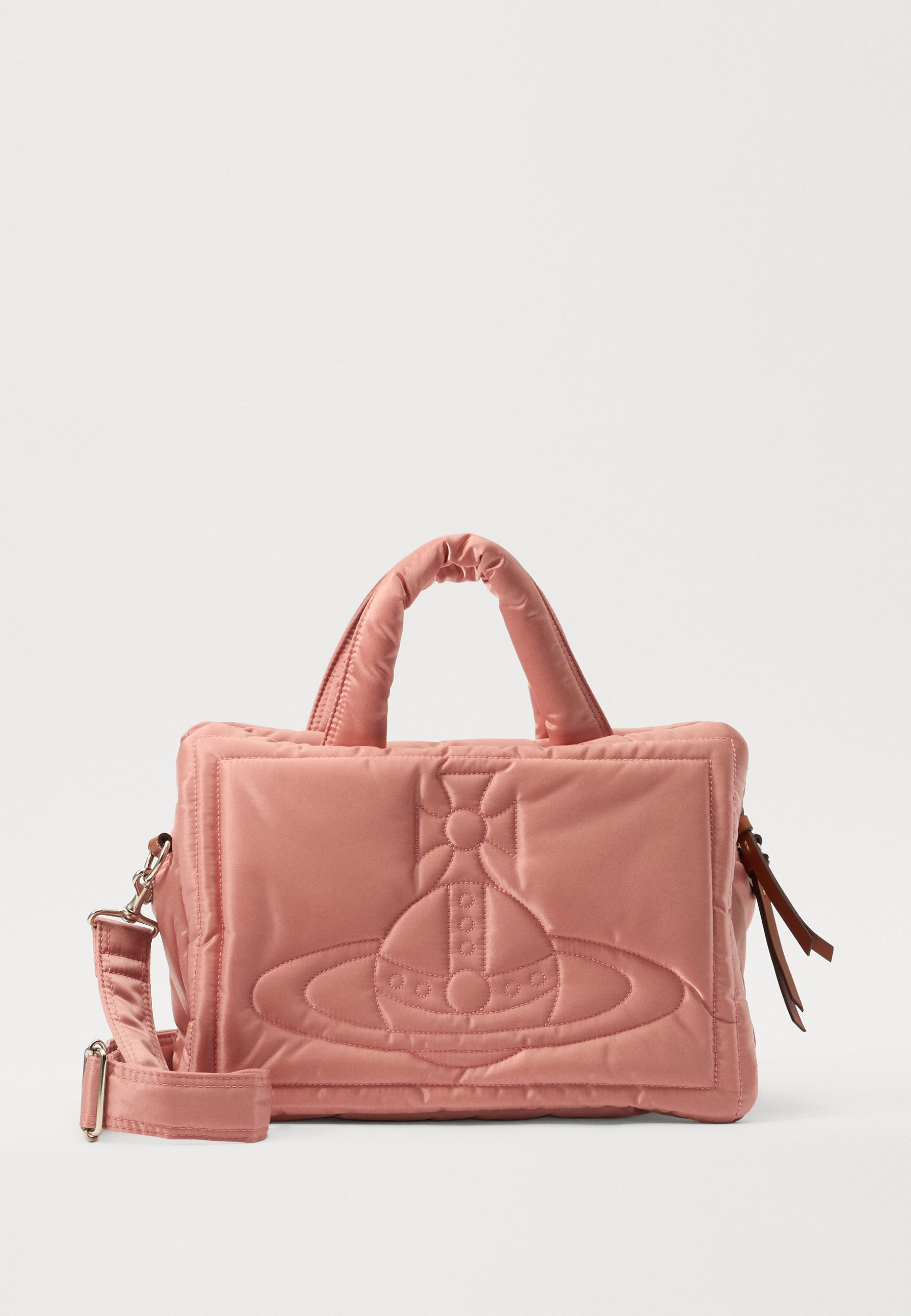 Vivienne Westwood｜ (MARGARET M MEDIUM SQUARE BAG (4D020 セール】PADDED NYLON MARGARET M MEDIUM SQUARE BAG