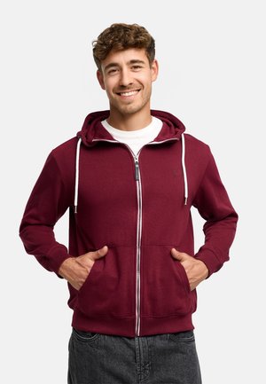 Bordeauxroter Reißverschluss-Hoodie mit weißen Kordeln und Fronttaschen, aus weichem Stoff gefertigt, mit gerippten Bündchen und Saum.