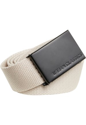 Ceinture en tissu tissé beige avec une boucle rectangulaire en métal noir comportant le texte en relief "URBAN CLASSICS". Surface texturée, design décontracté.