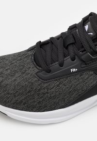 Puma COMET 2 ALT JR - Chaussures de running sur route - black/white