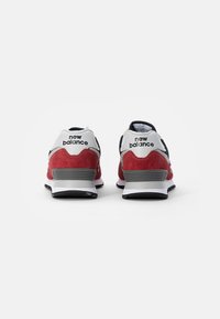New Balance ML574 UNISEX - Sapatilhas - red