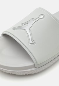 Jordan JUMPMAN SLIDE - Mules - neutral grey/metallic silver