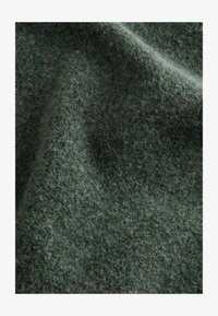 Geselecteerd, green khaki