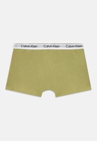 Oliven grønn Calvin Klein boyshort undertøy med hvit elastisk midjebånd som har gjentatt svart logo tekst.