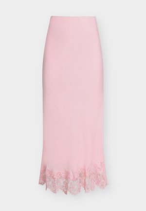 Μακριά φούστα σε ανοιχτό ροζ χρώμα με ψηλή μέση, διακοσμημένη με λεπτή δαντέλα κατά μήκος του τελειώματος, σε απλό φόντο.