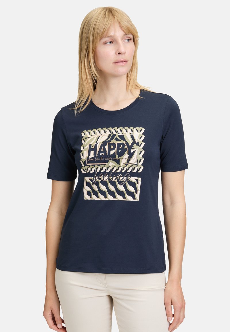 Granatowa koszulka z krótkim rękawem z miękkiej bawełny, z graficznym nadrukiem z napisem "HAPPY" w wyrazistym kroju pisma oraz falistymi wzorami.