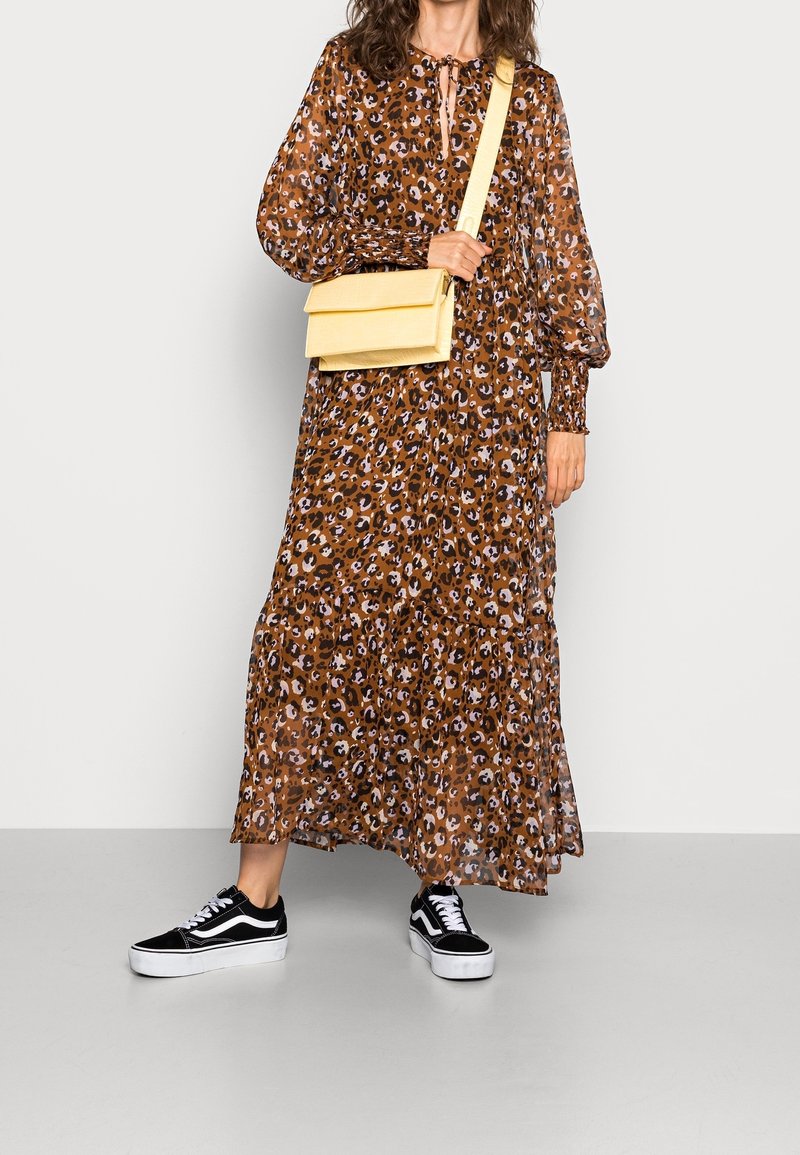 VILA Robe longue - brown