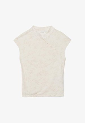 Haut sans manches de couleur crème avec un motif floral subtil et une fermeture à boutons diagonale près du col montant.