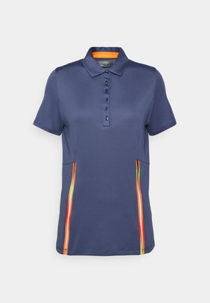 Navyblaue Polo-Shirt aus glattem Stoff, mit einem Knopfkragen, kurzen Ärmeln und bunten seitlichen Streifen in Orange, Gelb und Grün.