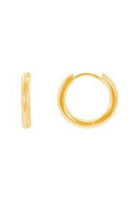 Goldene Creolen mit einer glatten, polierten Oberfläche. Eine wird von der Seite gezeigt und zeigt ein schmales Profil; die andere ist frontal zu sehen.