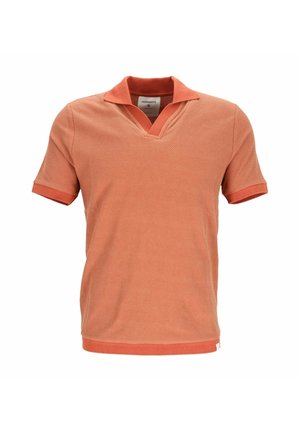 Kurzärmliges strukturiertes orangenes Polohemd mit offenem Kragen und gerippten Bündchen und Saum, dargestellt auf weißem Hintergrund.